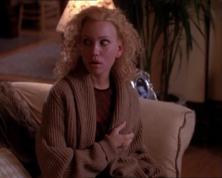 Charmed-Online_dot_net-1x02IveGotYouUnderMySkin2234.jpg Charmed-Online_dot_net-1x02IveGotYouUnderMySkin2234.jpg