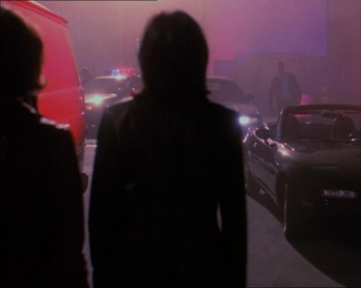 Charmed-Online_dot_net-1x02IveGotYouUnderMySkin2251.jpg