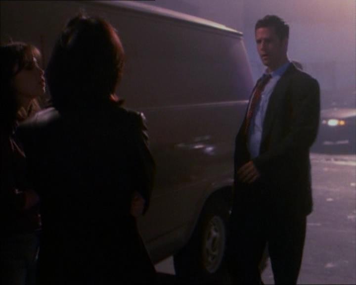 Charmed-Online_dot_net-1x02IveGotYouUnderMySkin2257.jpg