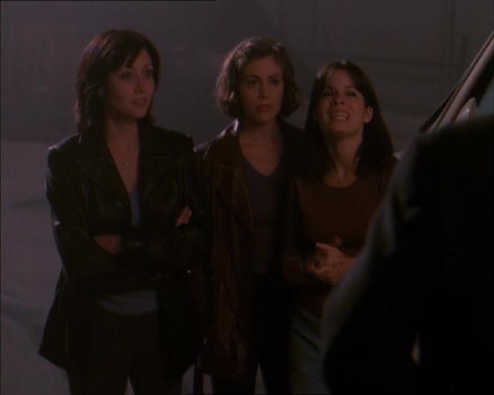 Charmed-Online_dot_net-1x02IveGotYouUnderMySkin2258.jpg