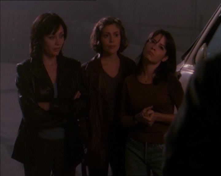 Charmed-Online_dot_net-1x02IveGotYouUnderMySkin2260.jpg Charmed-Online_dot_net-1x02IveGotYouUnderMySkin2260.jpg