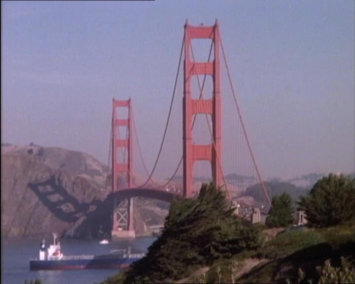 Charmed-Online_dot_net-1x02IveGotYouUnderMySkin2305.jpg