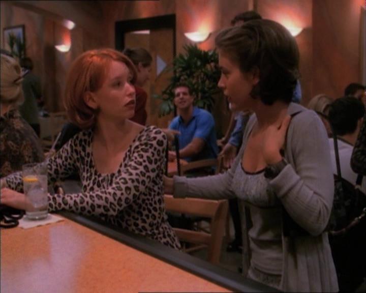 Charmed-Online_dot_net-1x02IveGotYouUnderMySkin2314.jpg Charmed-Online_dot_net-1x02IveGotYouUnderMySkin2314.jpg