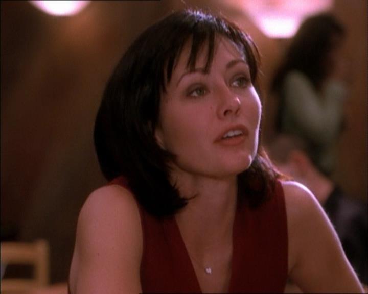Charmed-Online_dot_net-1x02IveGotYouUnderMySkin2354.jpg