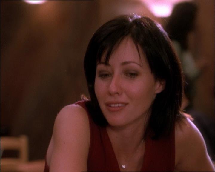 Charmed-Online_dot_net-1x02IveGotYouUnderMySkin2356.jpg
