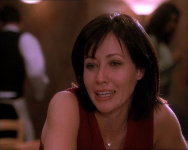 Charmed-Online_dot_net-1x02IveGotYouUnderMySkin2357.jpg