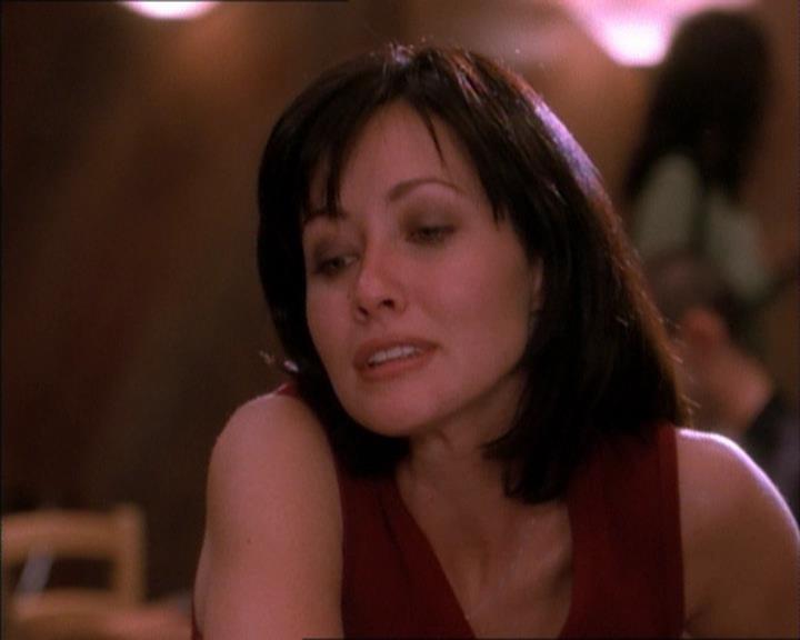 Charmed-Online_dot_net-1x02IveGotYouUnderMySkin2384.jpg