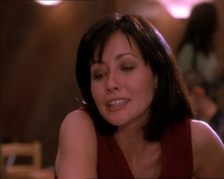 Charmed-Online_dot_net-1x02IveGotYouUnderMySkin2386.jpg
