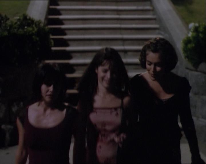 Charmed-Online_dot_net-1x03ThankYouForNotMorphing0022.jpg