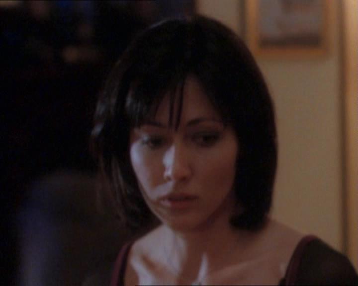 Charmed-Online_dot_net-1x03ThankYouForNotMorphing0240.jpg