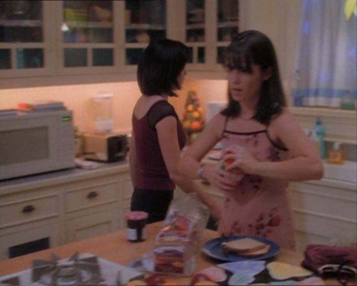 Charmed-Online_dot_net-1x03ThankYouForNotMorphing0348.jpg