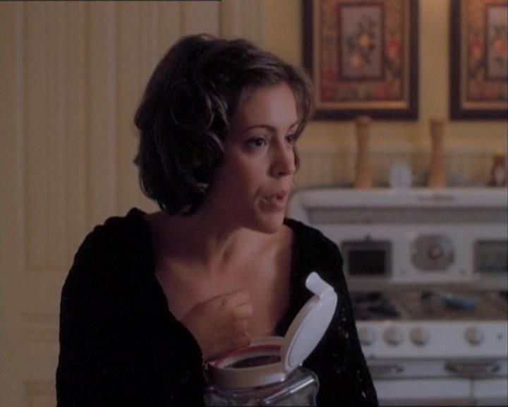 Charmed-Online_dot_net-1x03ThankYouForNotMorphing0353.jpg