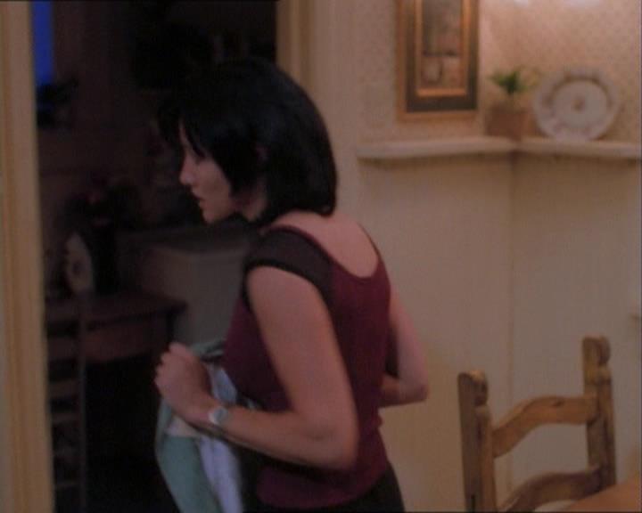 Charmed-Online_dot_net-1x03ThankYouForNotMorphing0385.jpg