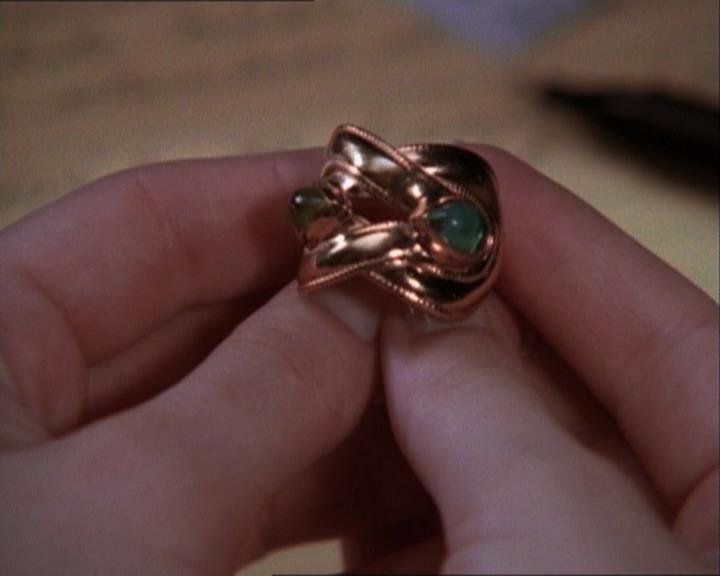 Charmed-Online_dot_net-1x03ThankYouForNotMorphing0432.jpg Charmed-Online_dot_net-1x03ThankYouForNotMorphing0432.jpg