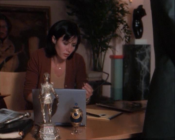 Charmed-Online_dot_net-1x03ThankYouForNotMorphing0442.jpg