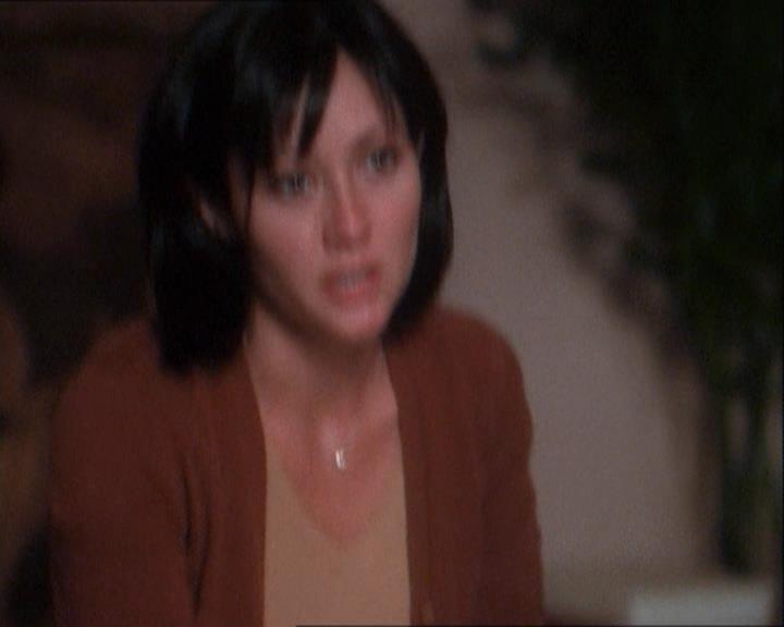 Charmed-Online_dot_net-1x03ThankYouForNotMorphing0490.jpg