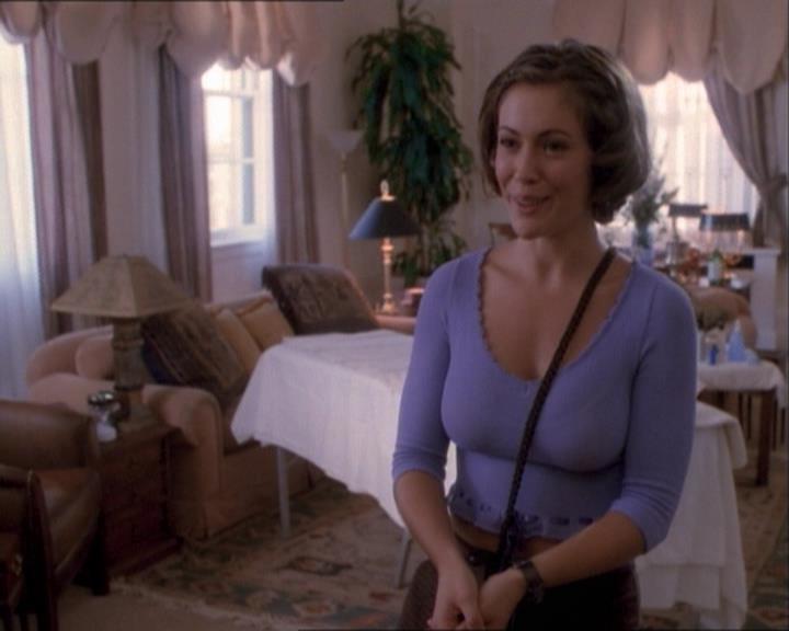 Charmed-Online_dot_net-1x03ThankYouForNotMorphing0700.jpg