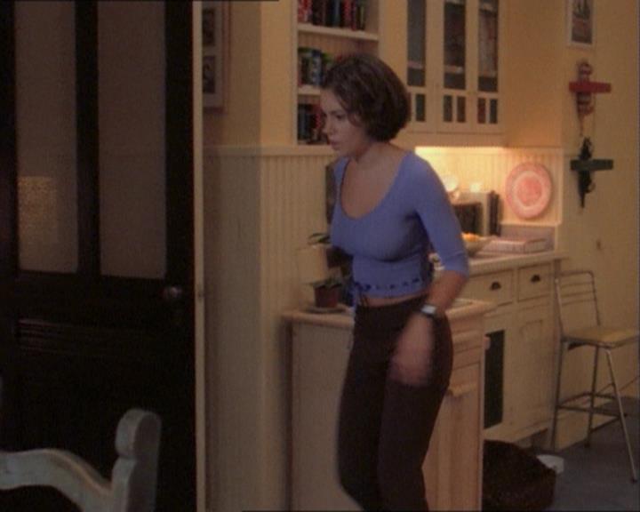 Charmed-Online_dot_net-1x03ThankYouForNotMorphing0969.jpg