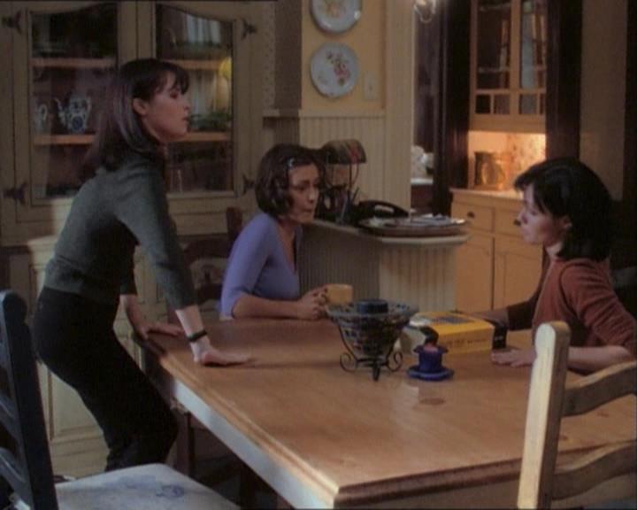 Charmed-Online_dot_net-1x03ThankYouForNotMorphing0982.jpg Charmed-Online_dot_net-1x03ThankYouForNotMorphing0982.jpg