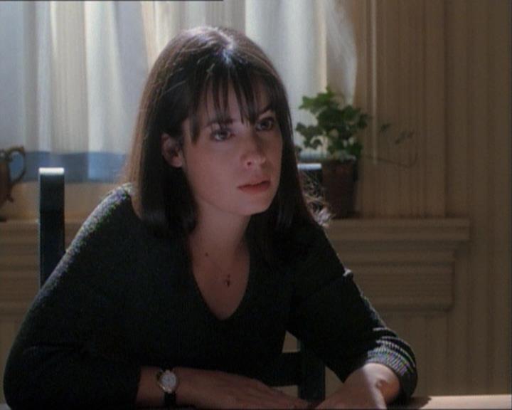 Charmed-Online_dot_net-1x03ThankYouForNotMorphing1011.jpg Charmed-Online_dot_net-1x03ThankYouForNotMorphing1011.jpg