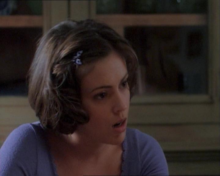 Charmed-Online_dot_net-1x03ThankYouForNotMorphing1036.jpg Charmed-Online_dot_net-1x03ThankYouForNotMorphing1036.jpg