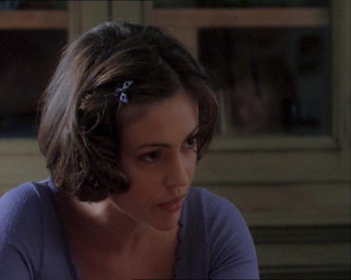 Charmed-Online_dot_net-1x03ThankYouForNotMorphing1041.jpg