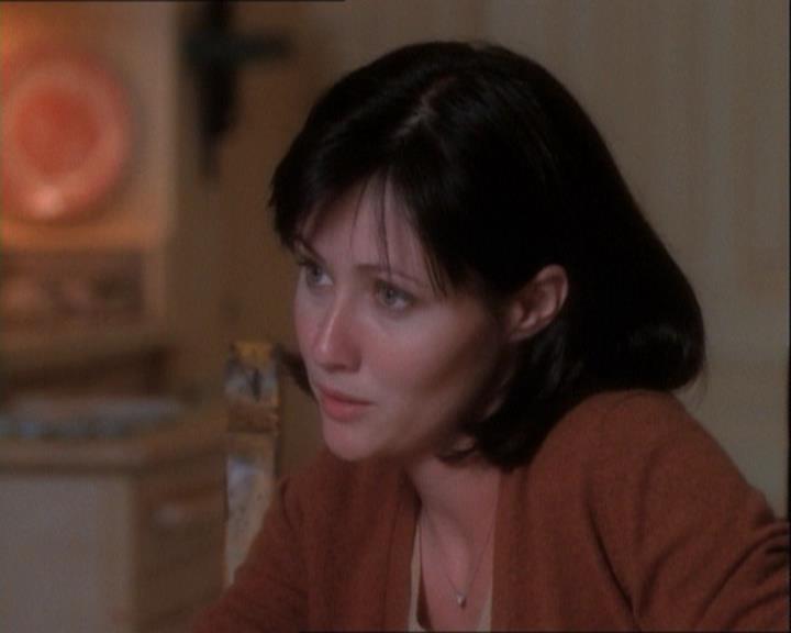 Charmed-Online_dot_net-1x03ThankYouForNotMorphing1044.jpg Charmed-Online_dot_net-1x03ThankYouForNotMorphing1044.jpg