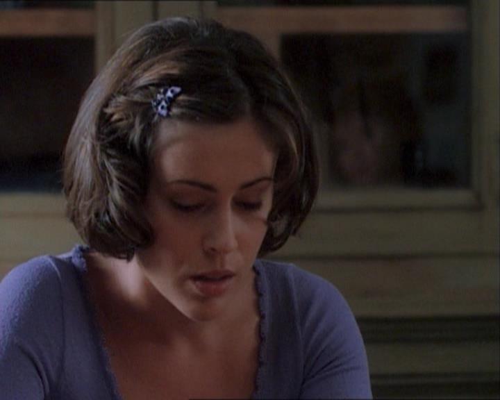 Charmed-Online_dot_net-1x03ThankYouForNotMorphing1045.jpg Charmed-Online_dot_net-1x03ThankYouForNotMorphing1045.jpg