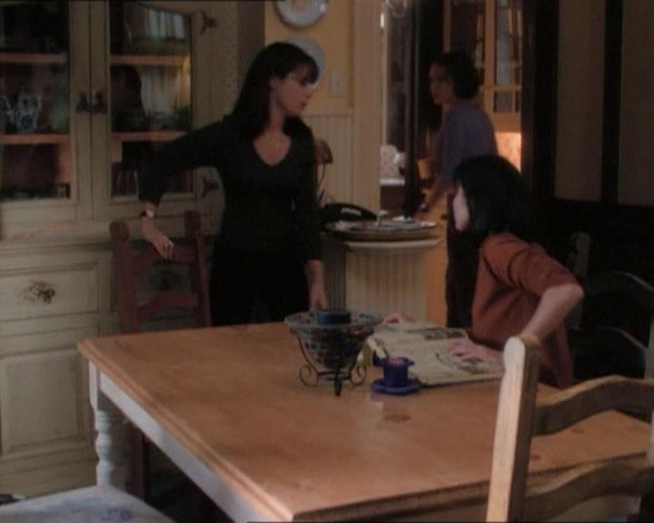 Charmed-Online_dot_net-1x03ThankYouForNotMorphing1063.jpg Charmed-Online_dot_net-1x03ThankYouForNotMorphing1063.jpg