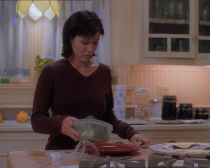 Charmed-Online_dot_net-1x03ThankYouForNotMorphing1126.jpg