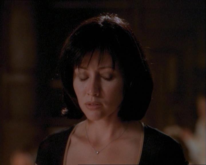 Charmed-Online_dot_net-1x03ThankYouForNotMorphing1312.jpg