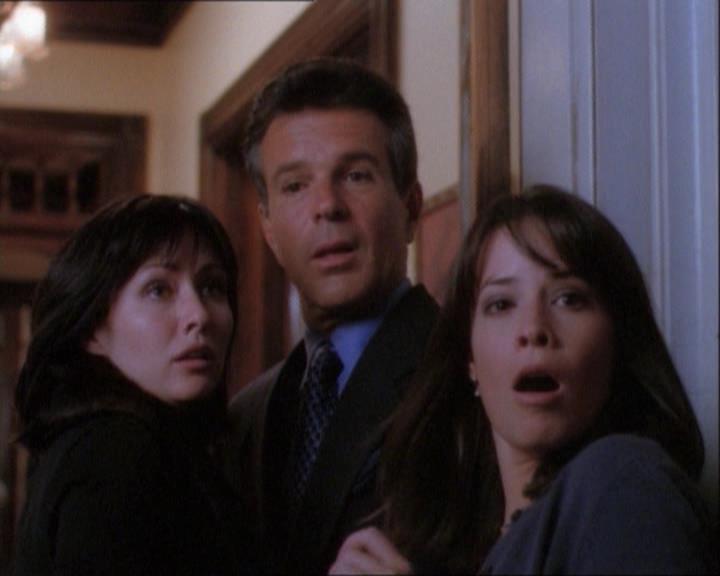 Charmed-Online_dot_net-1x03ThankYouForNotMorphing1404.jpg