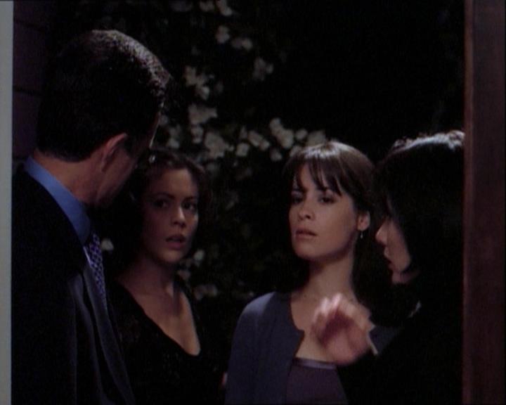 Charmed-Online_dot_net-1x03ThankYouForNotMorphing1408.jpg