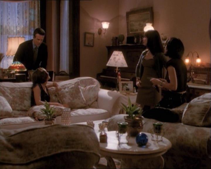 Charmed-Online_dot_net-1x03ThankYouForNotMorphing1429.jpg