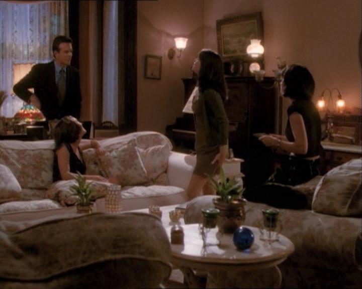 Charmed-Online_dot_net-1x03ThankYouForNotMorphing1430.jpg