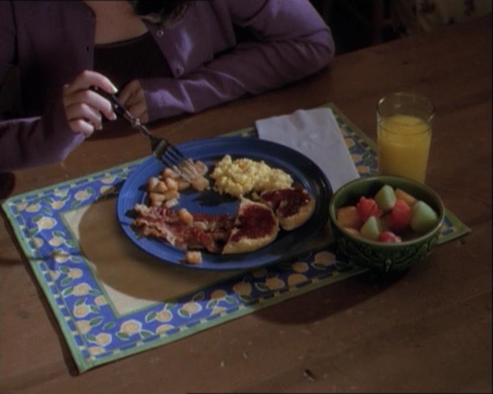 Charmed-Online_dot_net-1x03ThankYouForNotMorphing1905.jpg Charmed-Online_dot_net-1x03ThankYouForNotMorphing1905.jpg