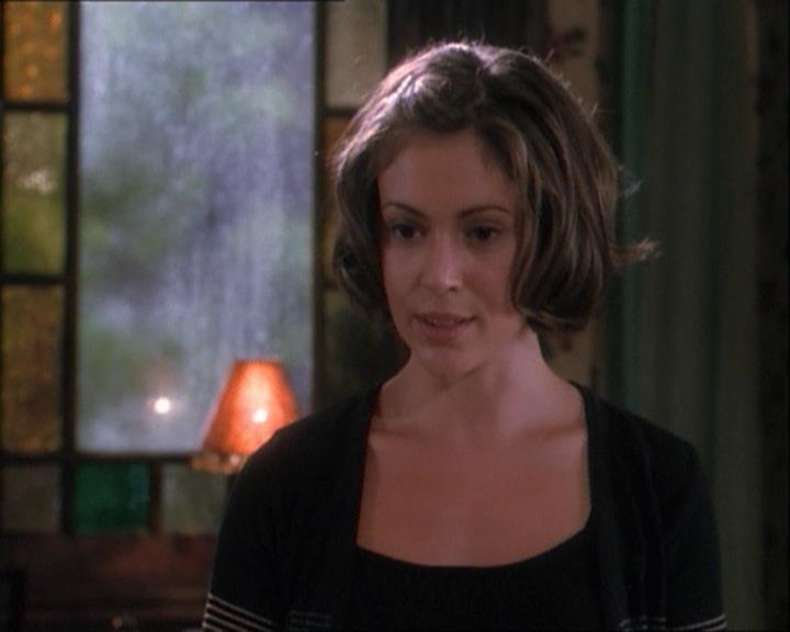 Charmed-Online_dot_net-1x03ThankYouForNotMorphing1969.jpg