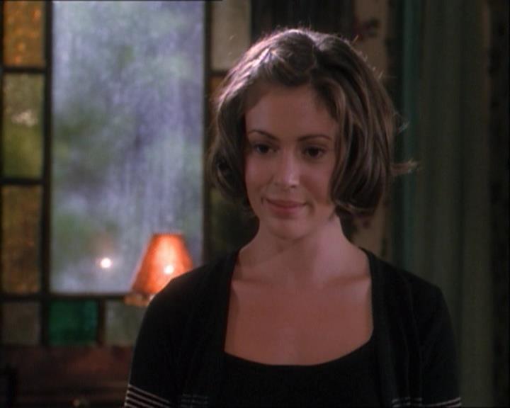 Charmed-Online_dot_net-1x03ThankYouForNotMorphing1971.jpg