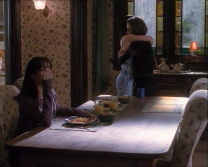 Charmed-Online_dot_net-1x03ThankYouForNotMorphing1985.jpg Charmed-Online_dot_net-1x03ThankYouForNotMorphing1985.jpg