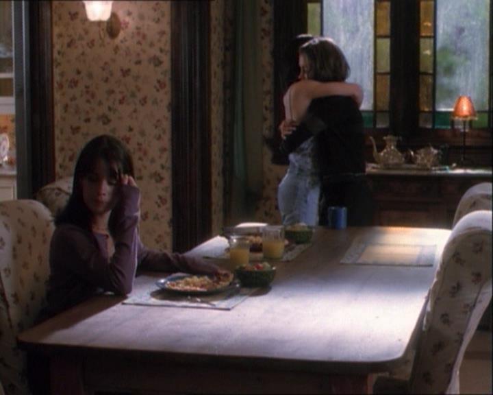 Charmed-Online_dot_net-1x03ThankYouForNotMorphing1986.jpg