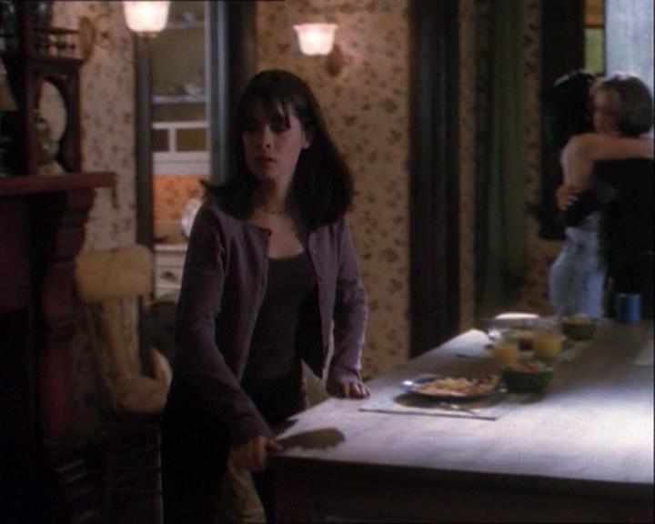 Charmed-Online_dot_net-1x03ThankYouForNotMorphing1990.jpg