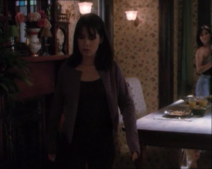 Charmed-Online_dot_net-1x03ThankYouForNotMorphing1991.jpg