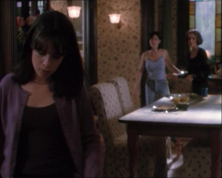 Charmed-Online_dot_net-1x03ThankYouForNotMorphing1992.jpg