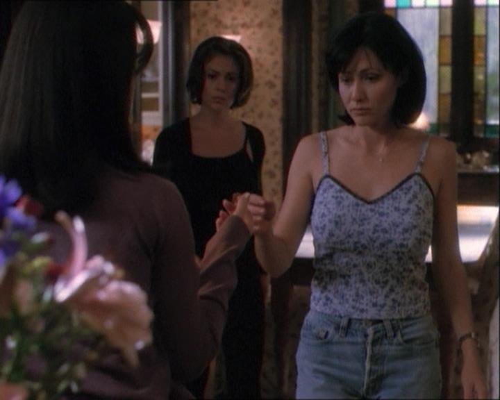 Charmed-Online_dot_net-1x03ThankYouForNotMorphing1997.jpg