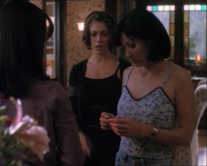 Charmed-Online_dot_net-1x03ThankYouForNotMorphing1999.jpg