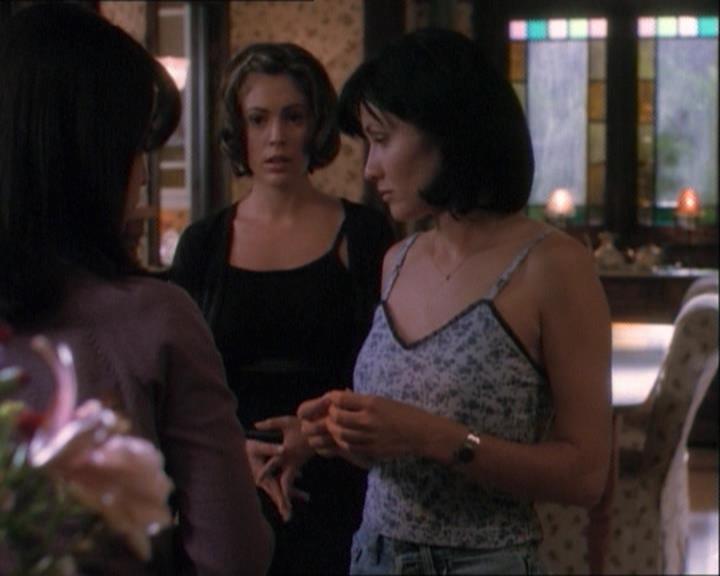 Charmed-Online_dot_net-1x03ThankYouForNotMorphing2001.jpg