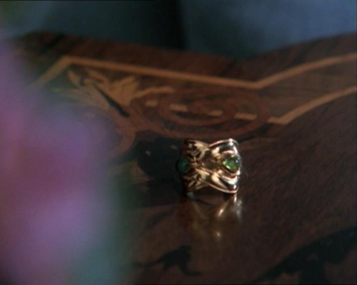 Charmed-Online_dot_net-1x03ThankYouForNotMorphing2007.jpg Charmed-Online_dot_net-1x03ThankYouForNotMorphing2007.jpg