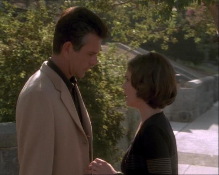 Charmed-Online_dot_net-1x03ThankYouForNotMorphing2017.jpg Charmed-Online_dot_net-1x03ThankYouForNotMorphing2017.jpg