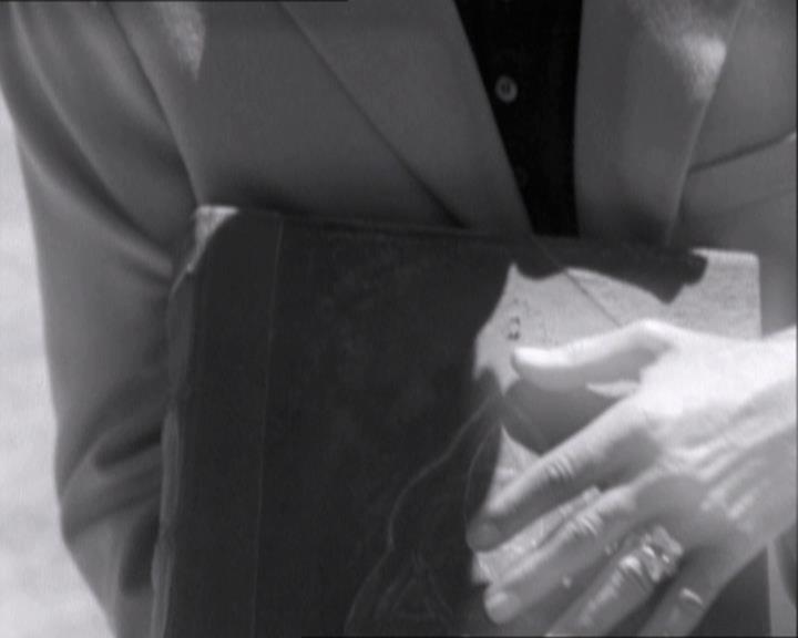 Charmed-Online_dot_net-1x03ThankYouForNotMorphing2035.jpg Charmed-Online_dot_net-1x03ThankYouForNotMorphing2035.jpg