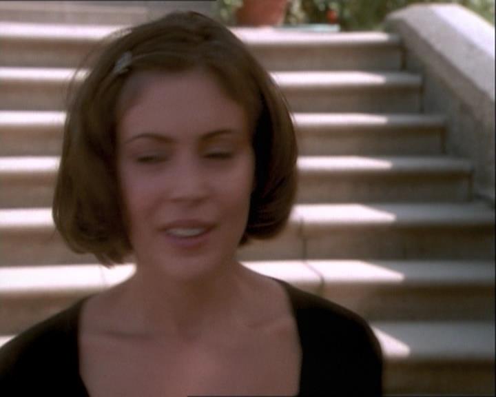 Charmed-Online_dot_net-1x03ThankYouForNotMorphing2061.jpg